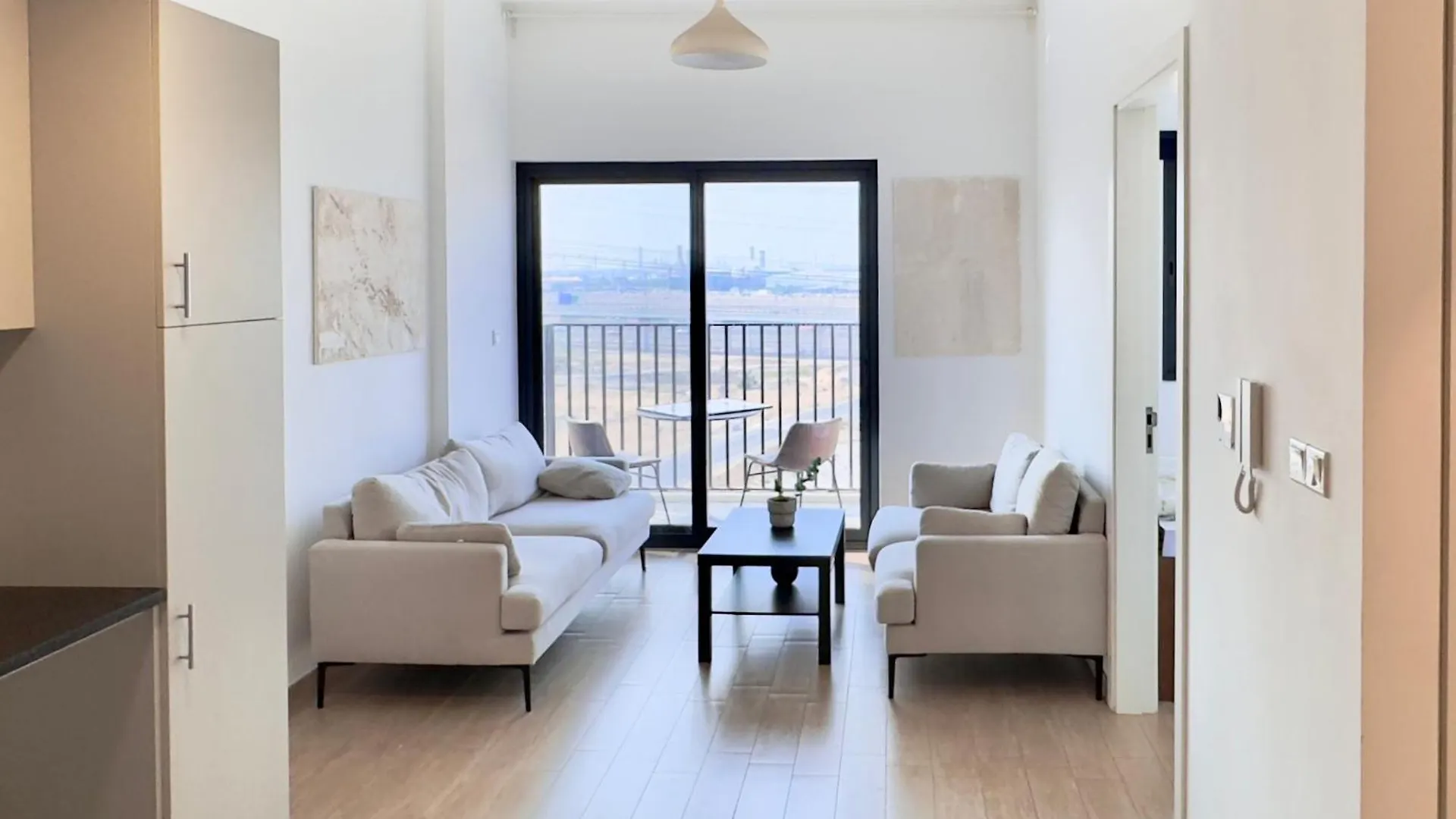 Dubai Starts Here With Amazing Apartment With Walking Distance To Metro
