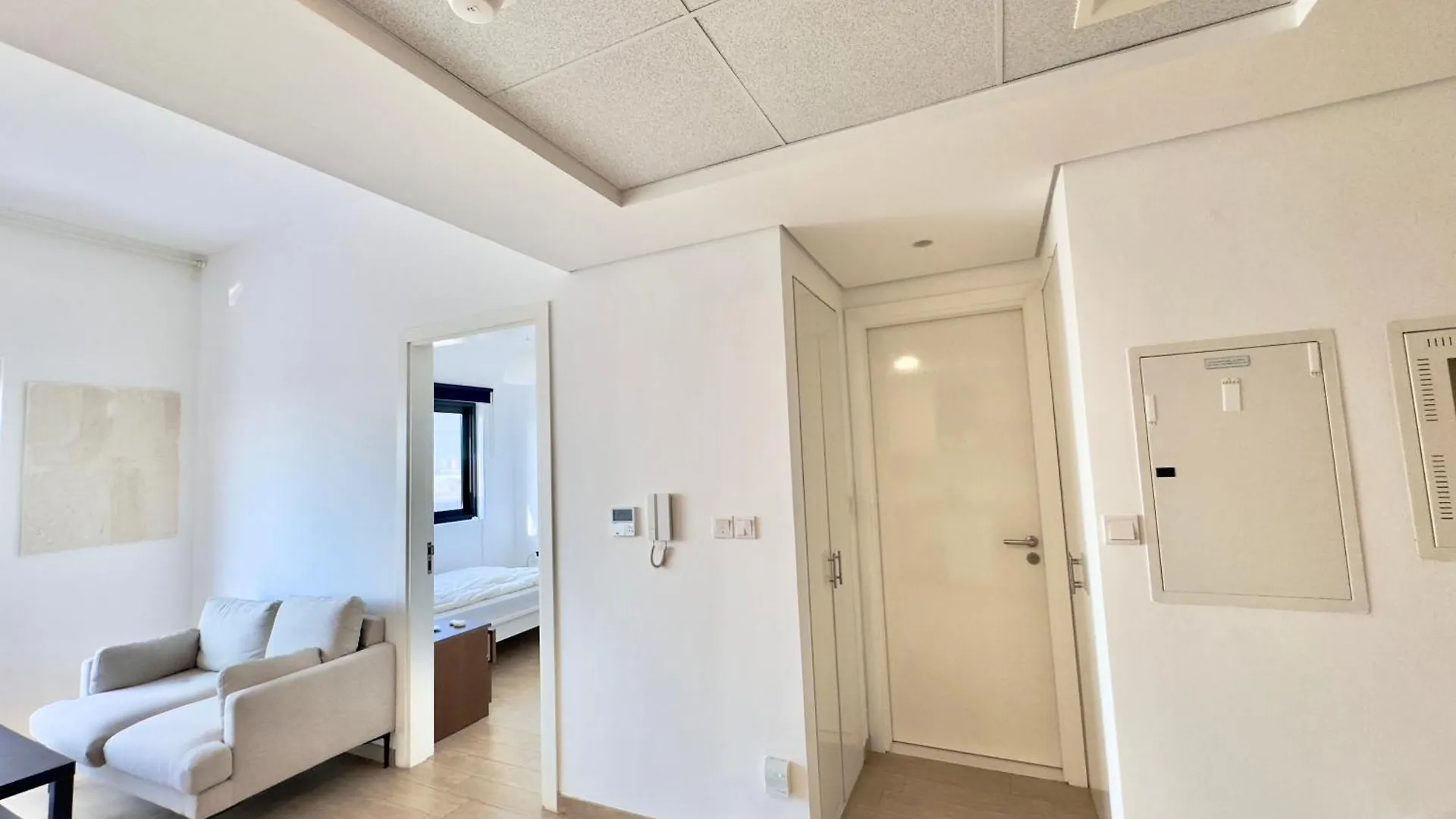 Dubai Starts Here With Amazing Apartment With Walking Distance To Metro