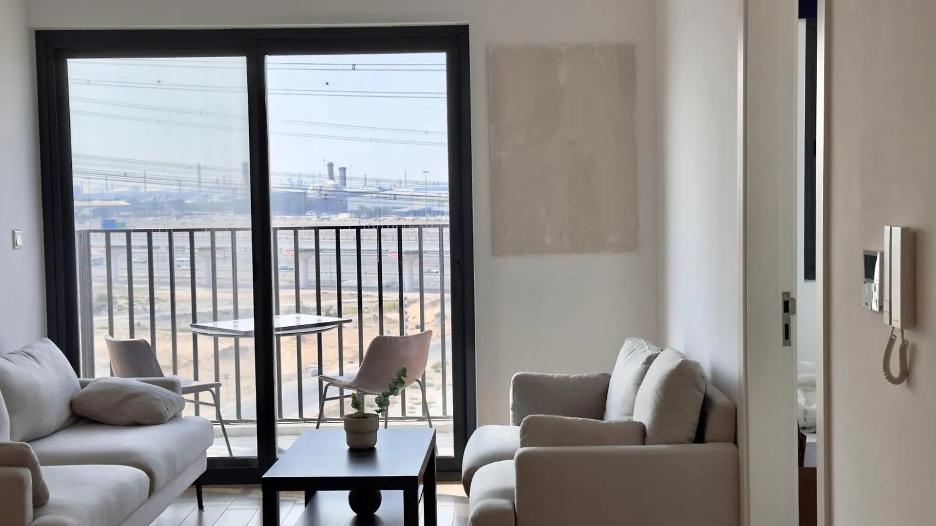 Dubai Starts Here With Amazing Apartment With Walking Distance To Metro