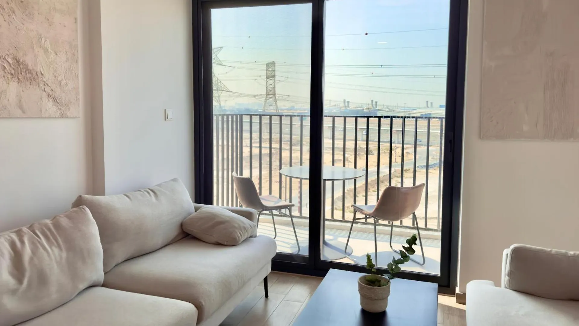 Dubai Starts Here With Amazing Apartment With Walking Distance To Metro