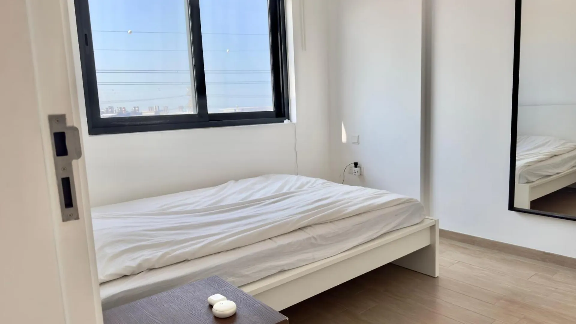 Dubai Starts Here With Amazing Apartment With Walking Distance To Metro