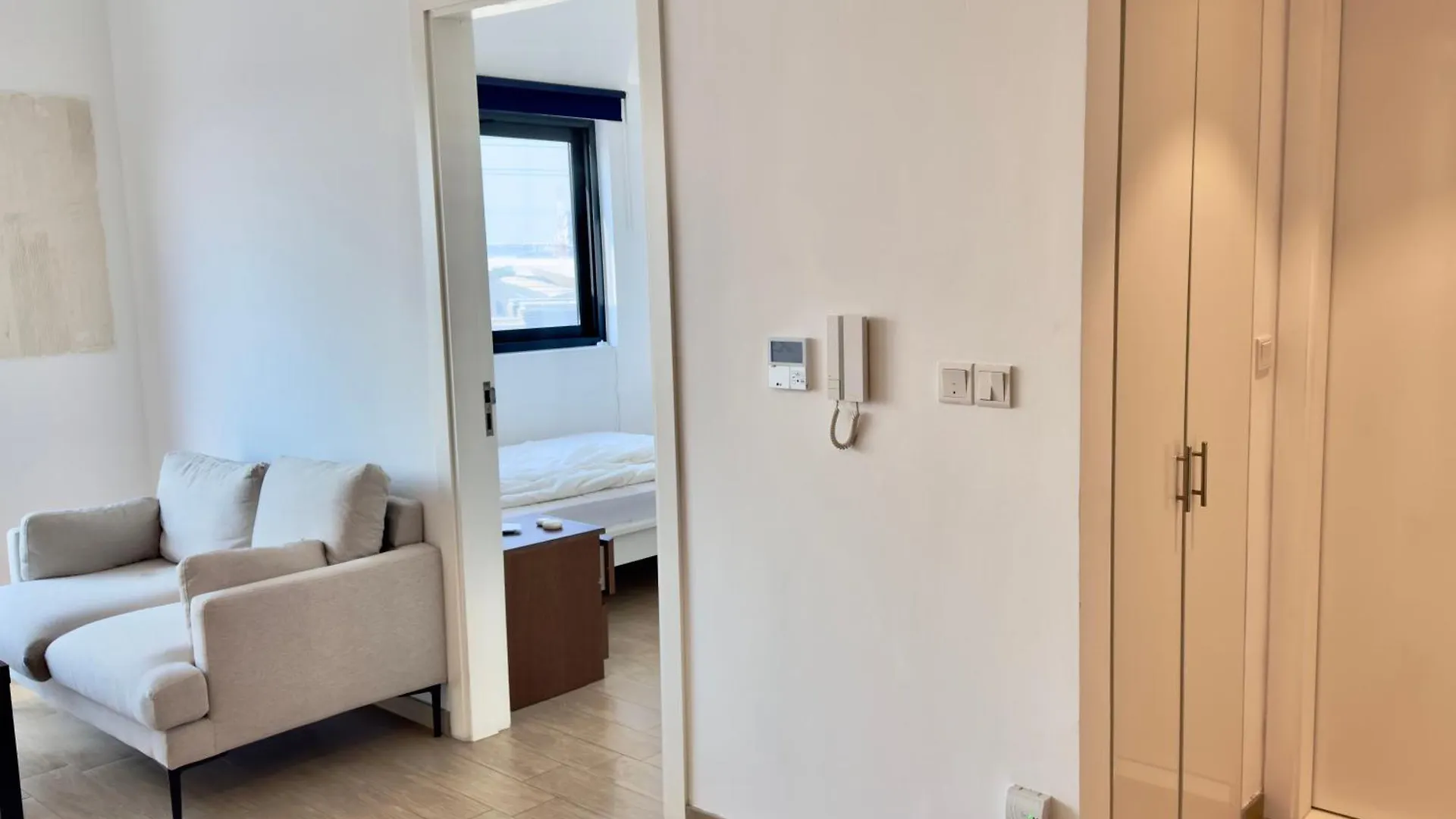 Dubai Starts Here With Amazing Apartment With Walking Distance To Metro