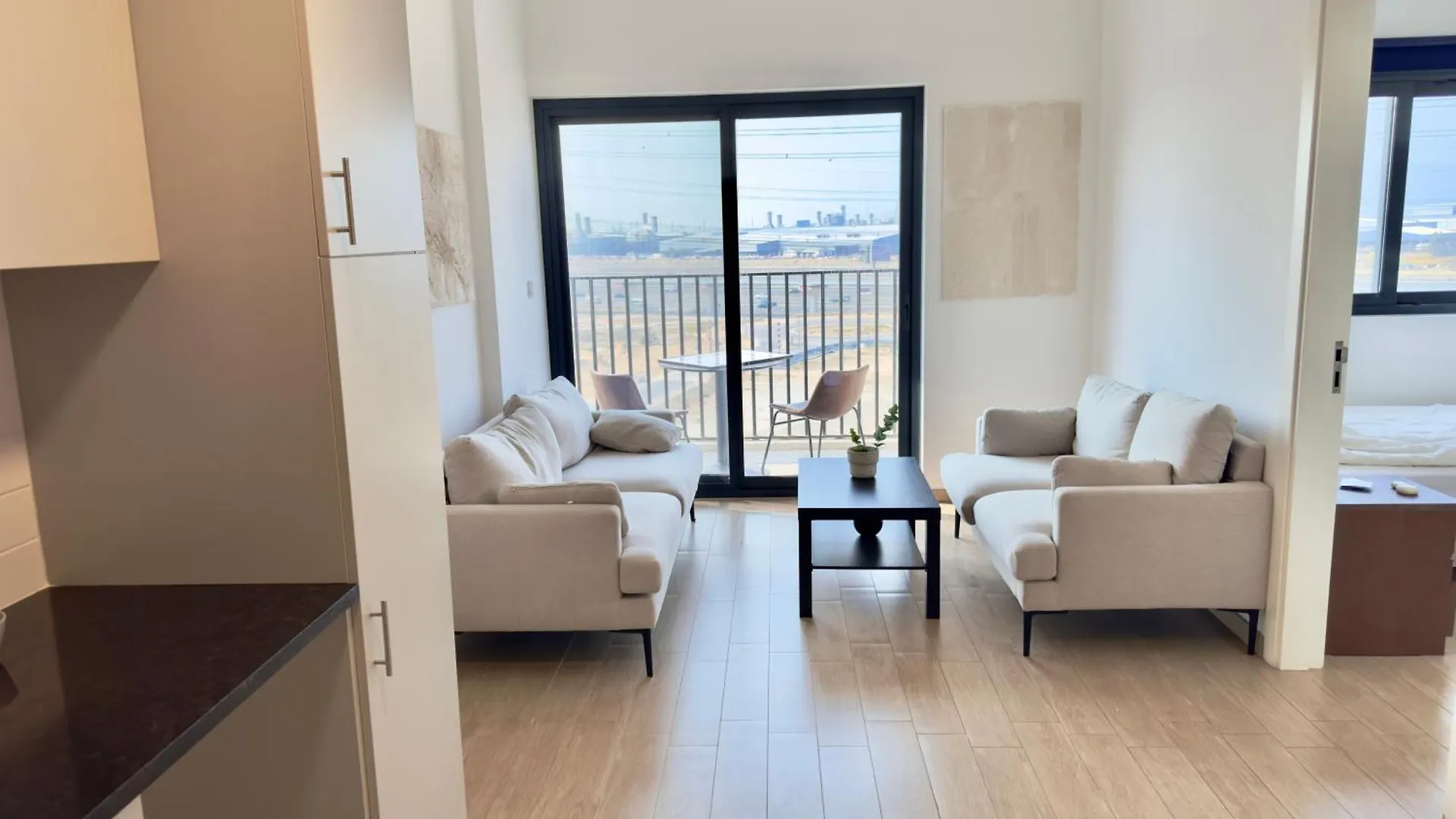 Dubai Starts Here With Amazing Apartment With Walking Distance To Metro