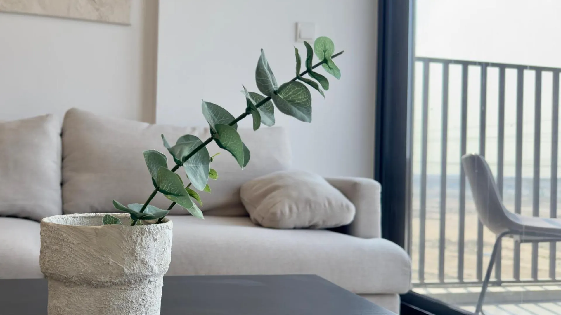 Dubai Starts Here With Amazing Apartment With Walking Distance To Metro