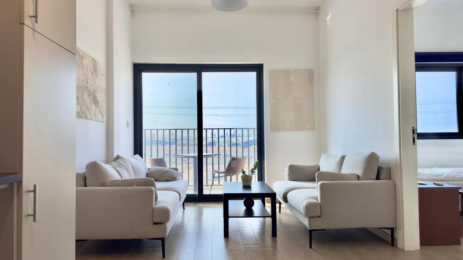 Dubai Starts Here With Amazing Apartment With Walking Distance To Metro